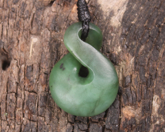 Twist or Pikorua carved from Hapopo Pounamu - NZ Greenstone