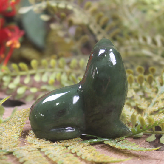 Hapopo Pounamu Seal Sculpture - NZ Greenstone