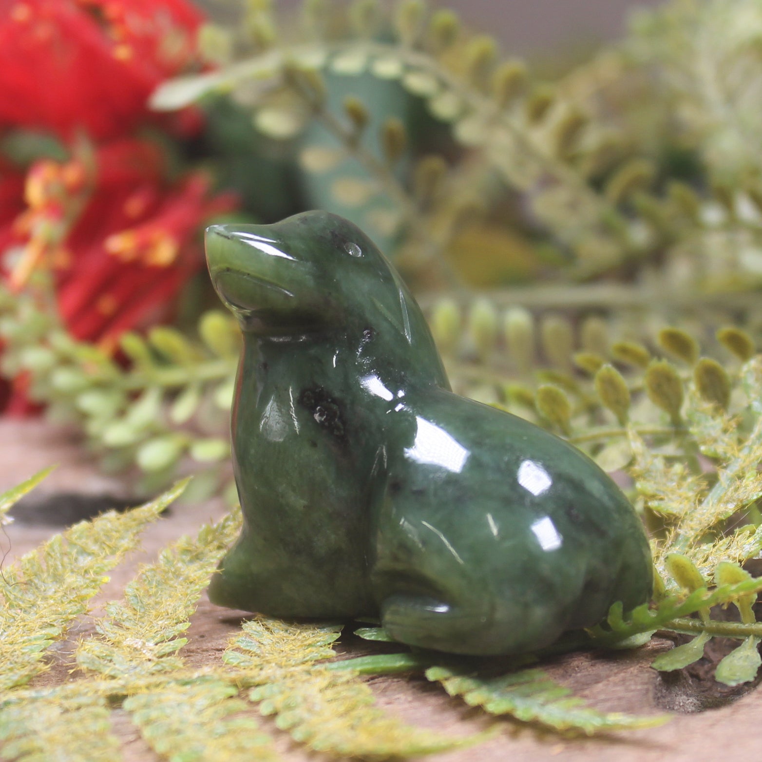 Hapopo Pounamu Seal Sculpture - NZ Greenstone