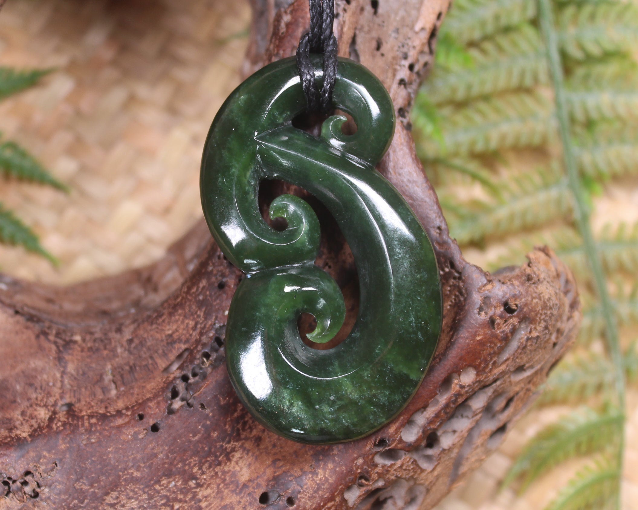 Hammerhead pendant carved from Kawakawa Pounamu - NZ Greenstone