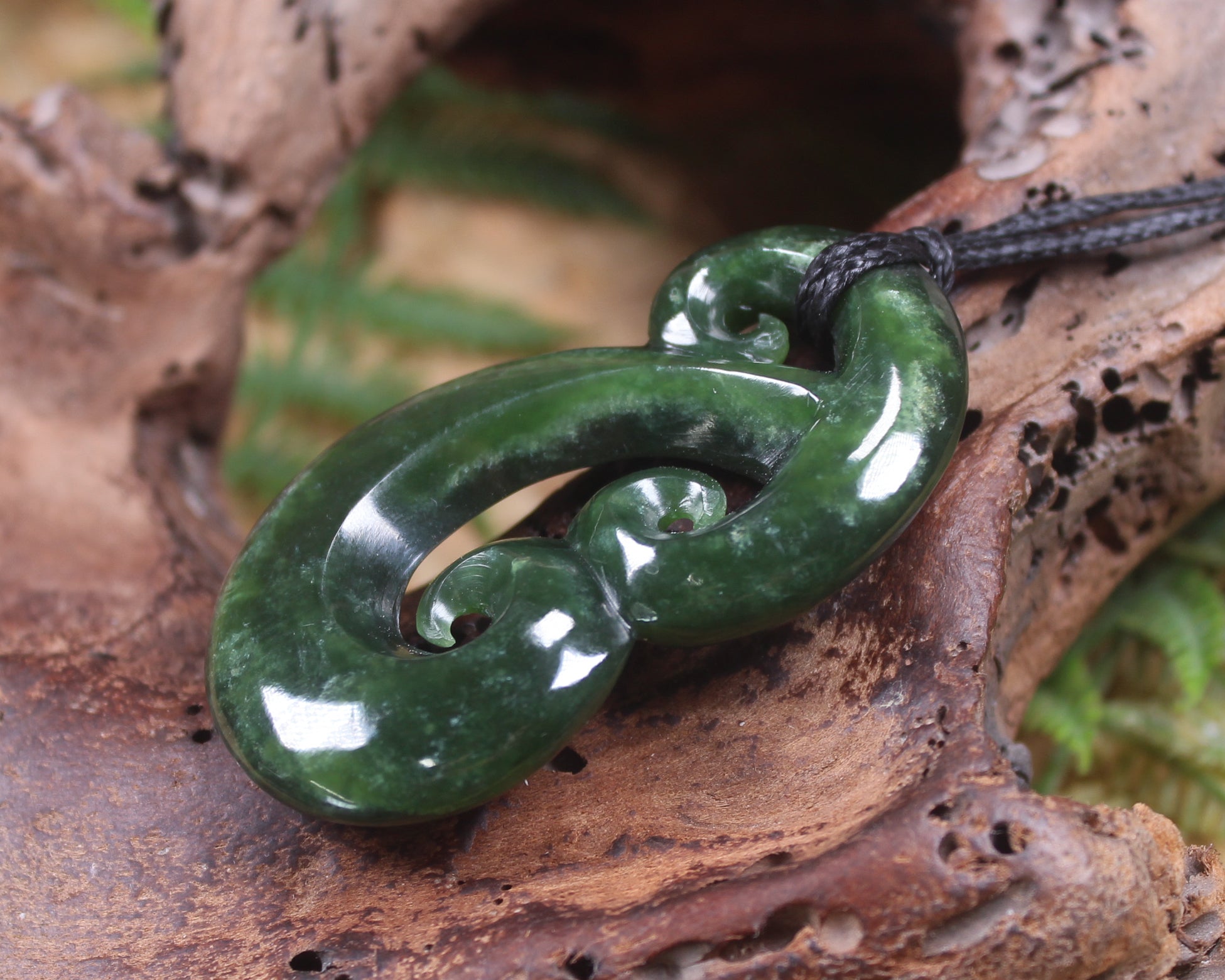 Hammerhead pendant carved from Kawakawa Pounamu - NZ Greenstone