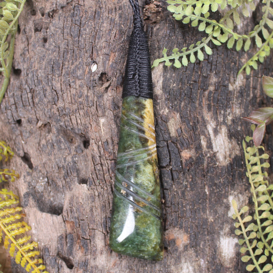 Flower Jade Pounamu Toki Pendant - NZ Greenstone