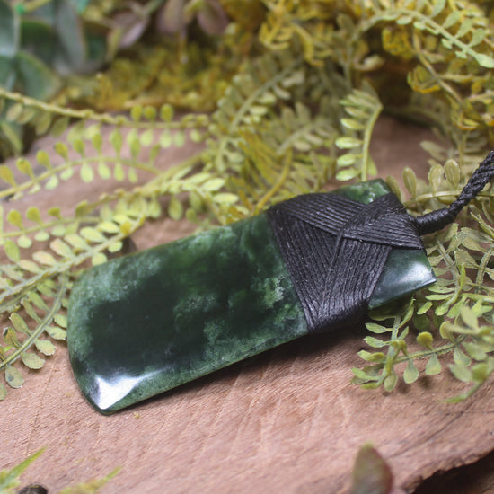 Kawakawa Pounamu Toki - NZ Greenstone
