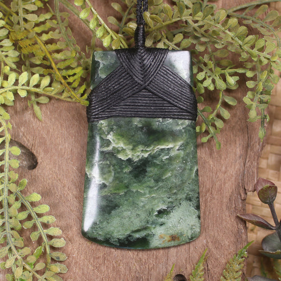 Kawakawa Pounamu Toki - NZ Greenstone