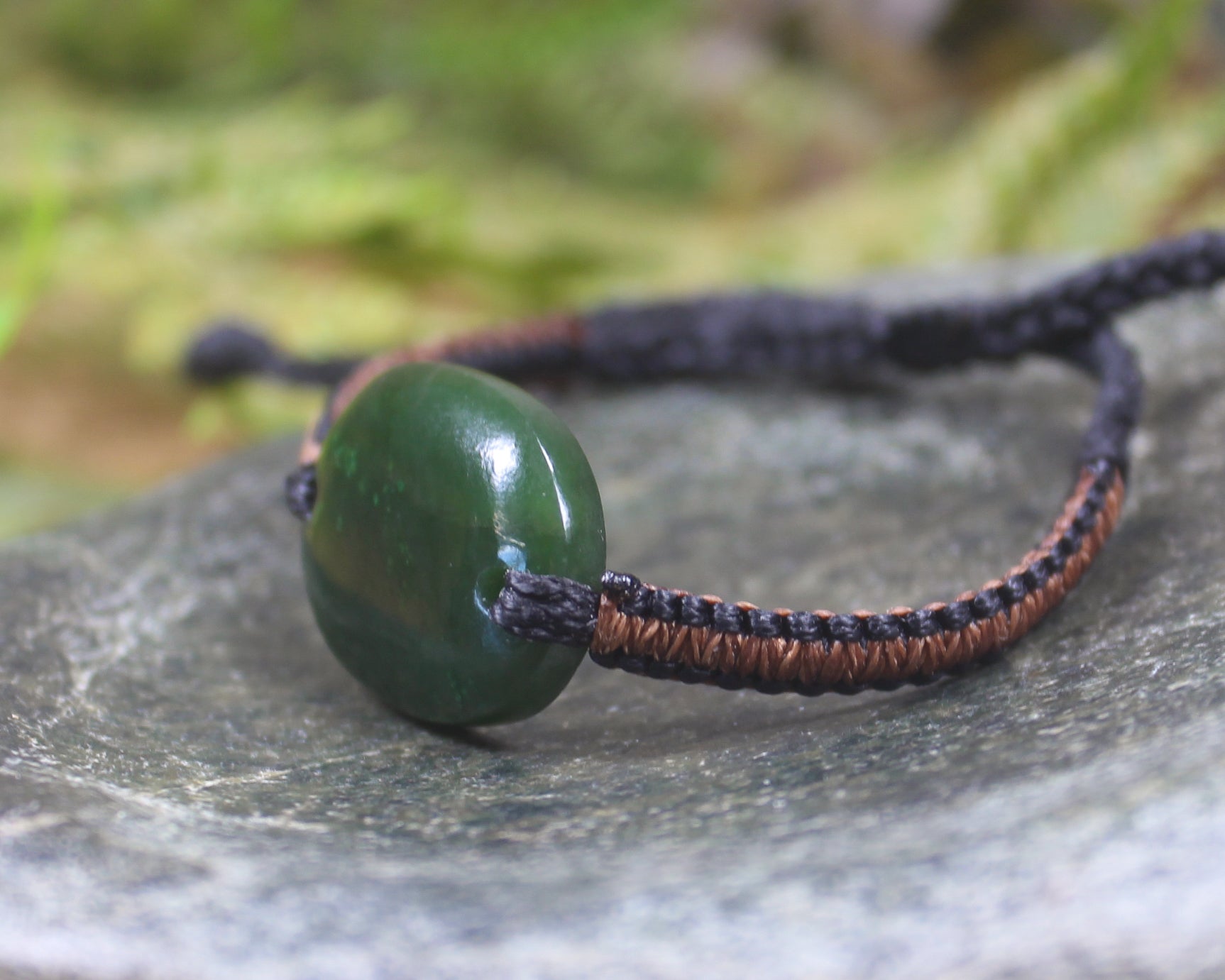 Adjustable cord bracelet with Kawakawa Pounamu