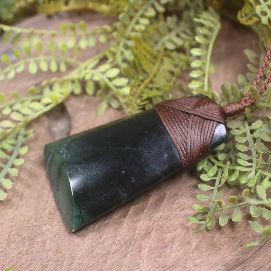 Kawakawa Pounamu Toki - NZ Greenstone
