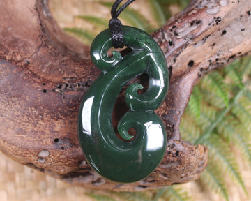 Hammerhead pendant carved from Kawakawa Pounamu - NZ Greenstone