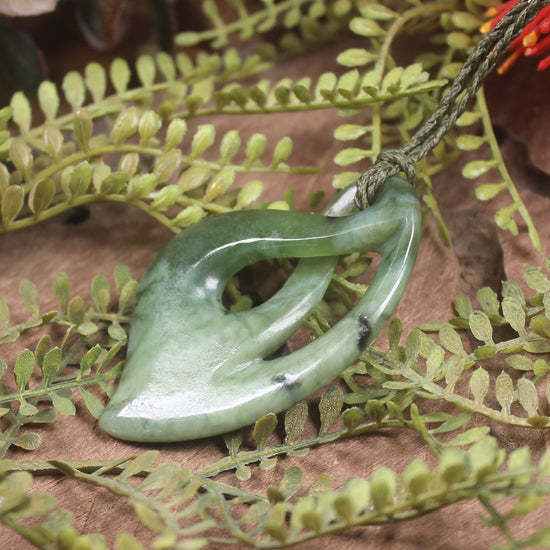 Twist or Pikorua carved from Hapopo Pounamu - NZ Greenstone