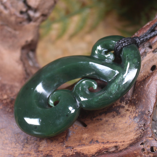 Hammerhead pendant carved from Kawakawa Pounamu - NZ Greenstone