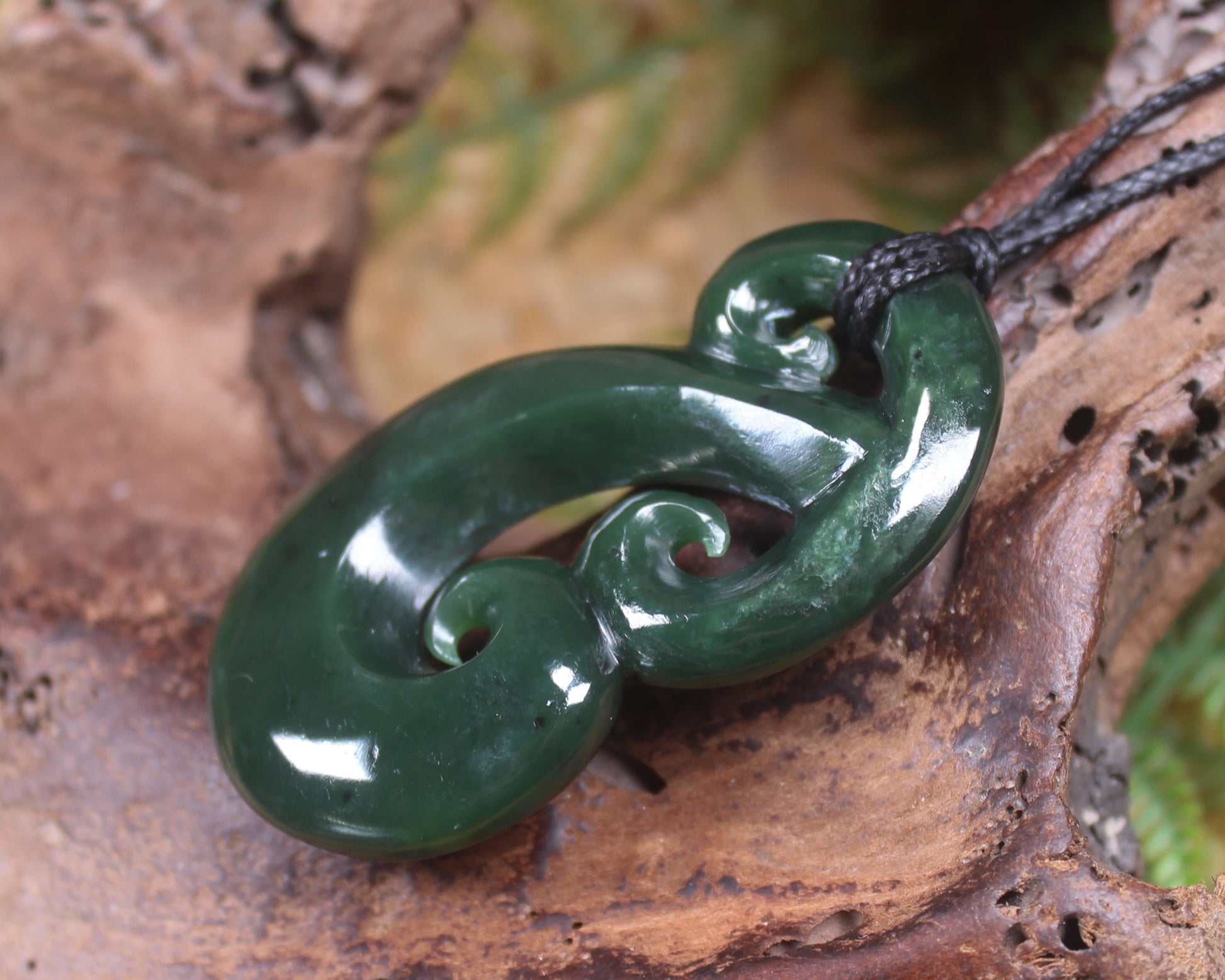 Hammerhead pendant carved from Kawakawa Pounamu - NZ Greenstone