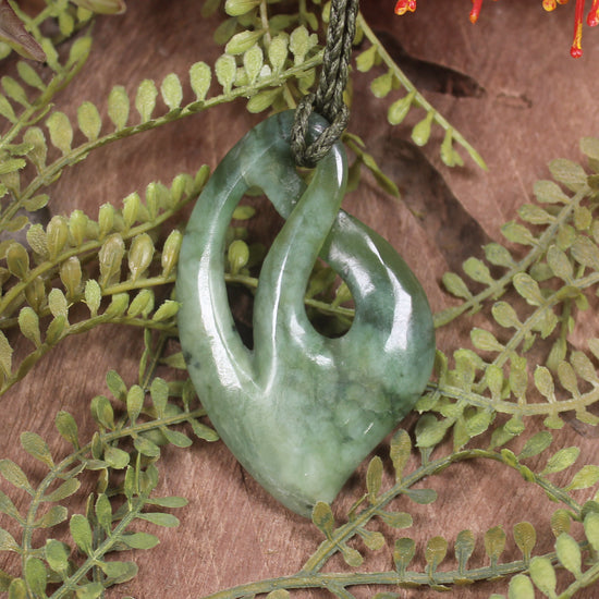 Twist or Pikorua carved from Hapopo Pounamu - NZ Greenstone