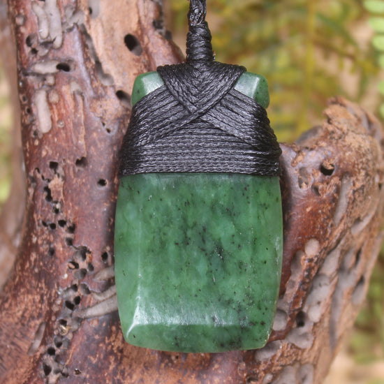 Hapopo Pounamu Toki - NZ Greenstone