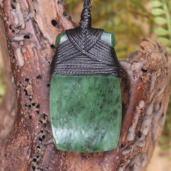 Hapopo Pounamu Toki - NZ Greenstone