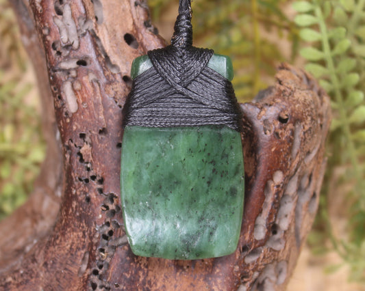 Hapopo Pounamu Toki - NZ Greenstone