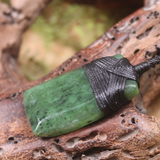 Hapopo Pounamu Toki - NZ Greenstone