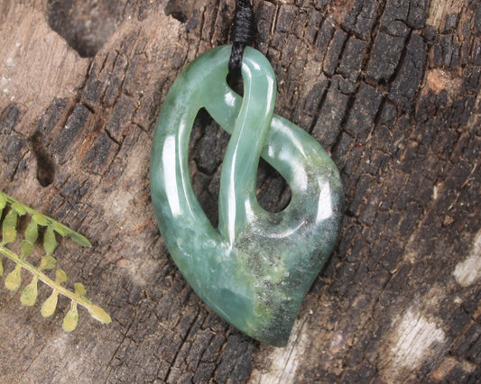 Twist or Pikorua carved from Inanga Pounamu - NZ Greenstone
