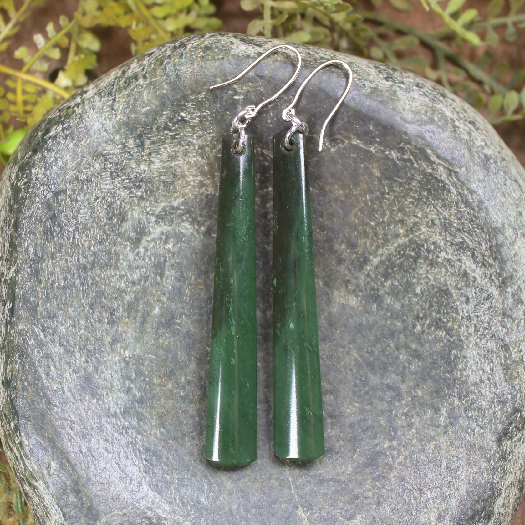 Roimata or Teardrop earrings carved from Kawakawa Pounamu - NZ Greenstone