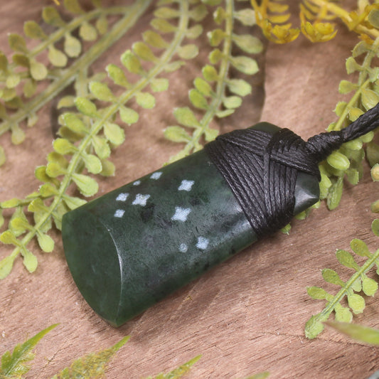 Kawakawa Pounamu Toki