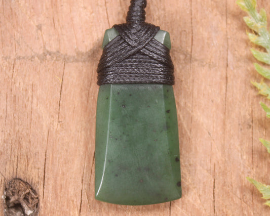 Hapopo Pounamu Toki - NZ Greenstone
