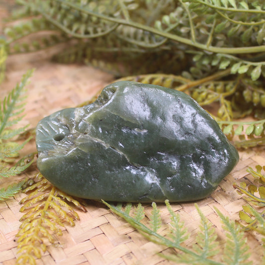 Freeform Touchstone Pounamu Sculpture - Inanga Pounamu - NZ Greenstone