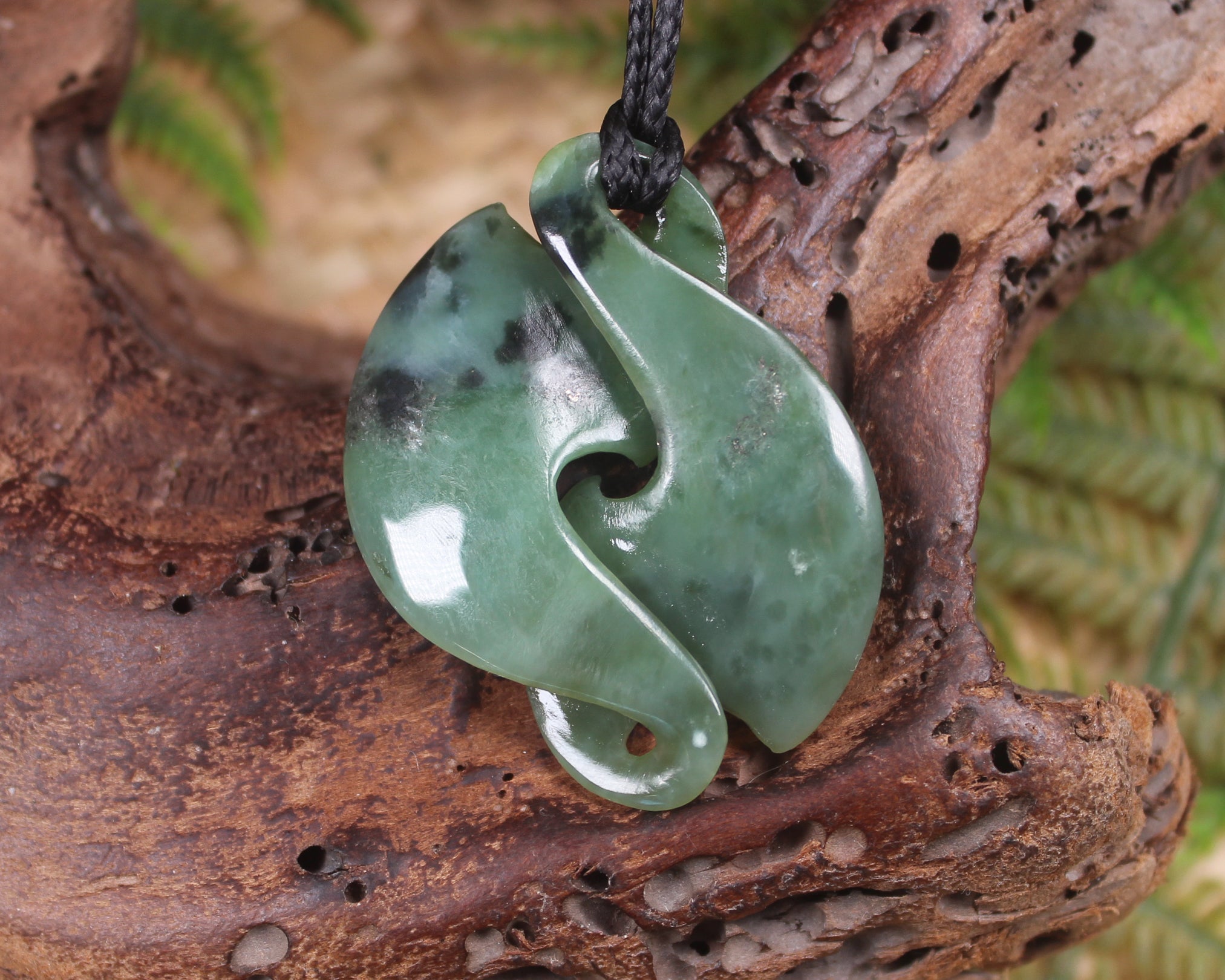 Twist or Pikorua carved from Inanga Pounamu - NZ Greenstone