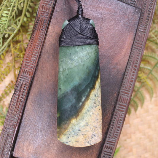 Flower Jade Pounamu Toki