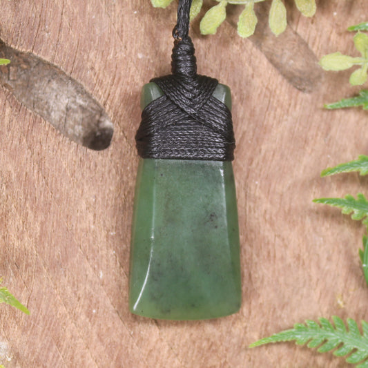 Hapopo Pounamu Toki - NZ Greenstone