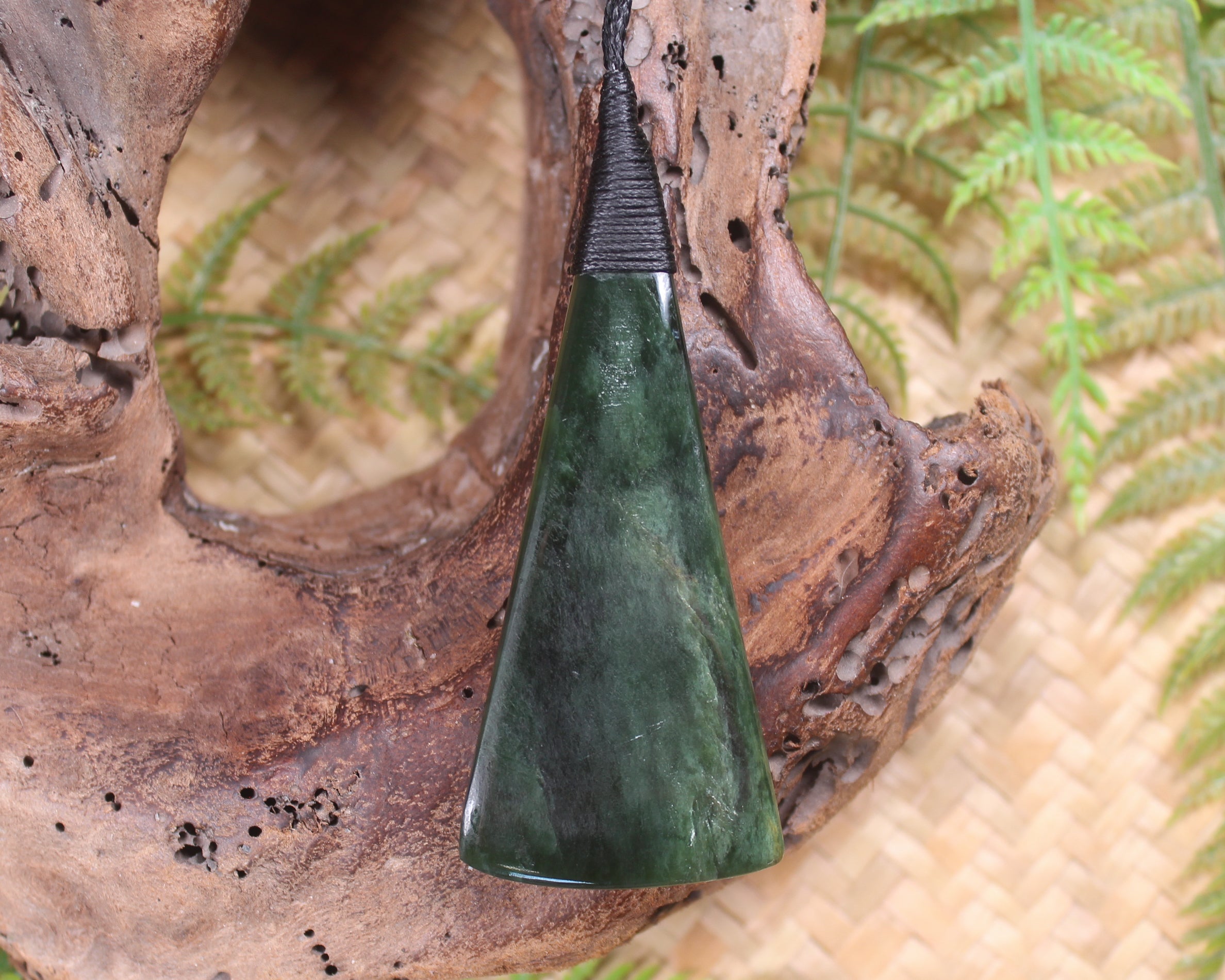 Kawakawa Pounamu Toki