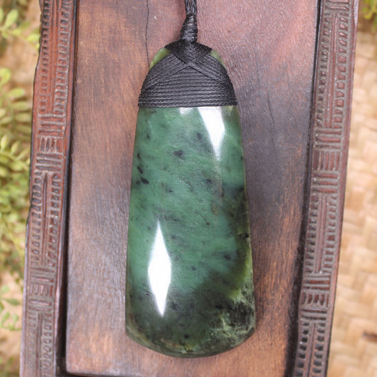 Hapopo Pounamu Toki - NZ Greenstone