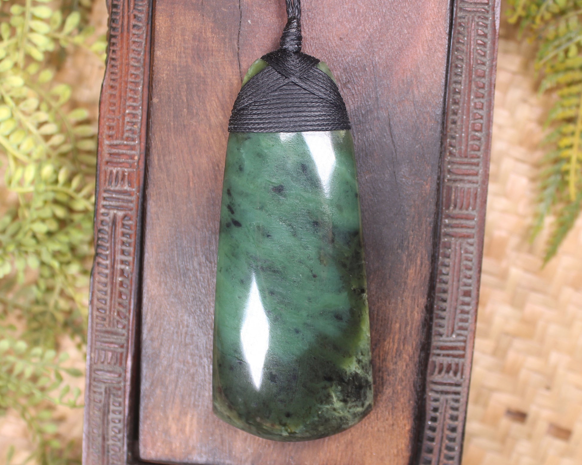 Hapopo Pounamu Toki - NZ Greenstone