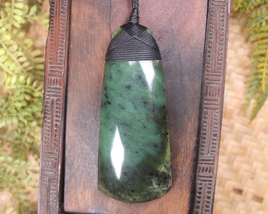 Hapopo Pounamu Toki - NZ Greenstone
