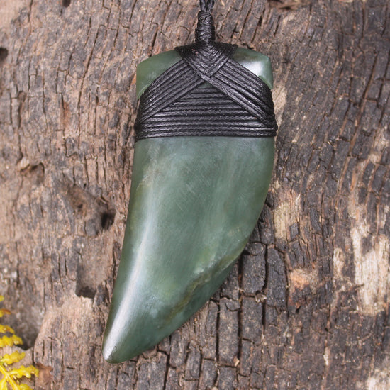 Inanga Pounamu Tooth pendant - NZ Greenstone