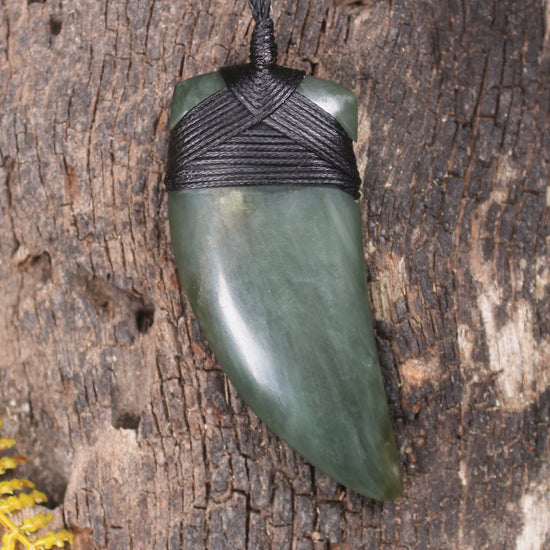 Inanga Pounamu Tooth pendant - NZ Greenstone