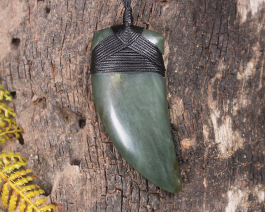 Inanga Pounamu Tooth pendant - NZ Greenstone