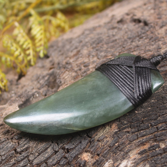 Inanga Pounamu Tooth pendant - NZ Greenstone