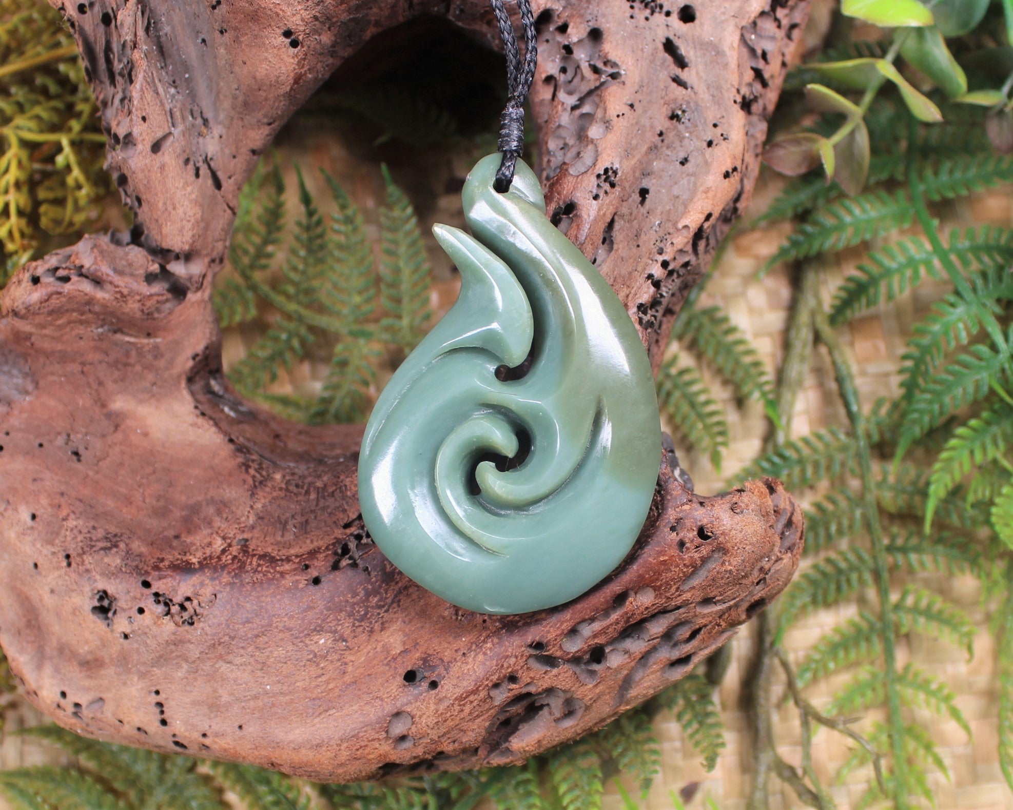 HAND CARVED LARGE NEW ZEALAND JADE KORU PENDANT WITH FACE CARVING. – NZ  Pacific