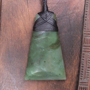 Hapopo Pounamu Toki - NZ Greenstone