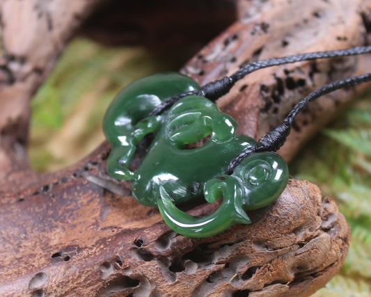 Manaia carved from Kawakawa Pounamu - NZ Greenstone
