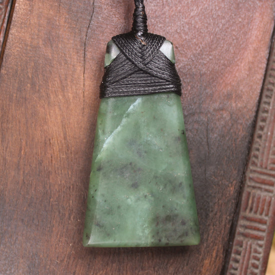 Hapopo Pounamu Toki - NZ Greenstone