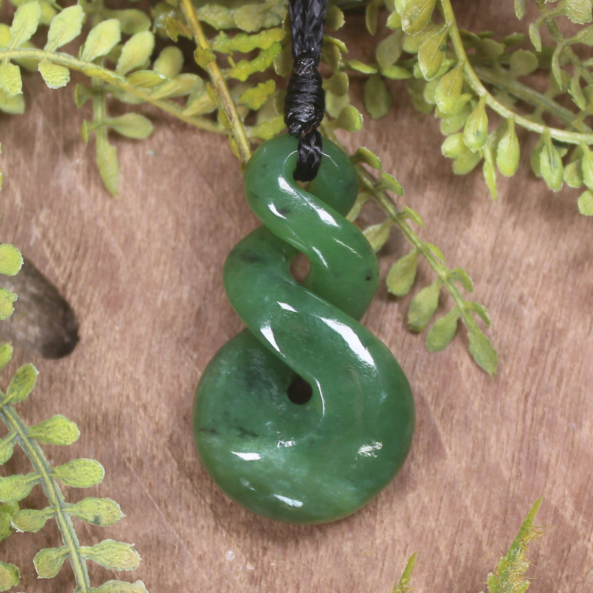 Twist or Pikorua carved from Hapopo Pounamu - NZ Greenstone