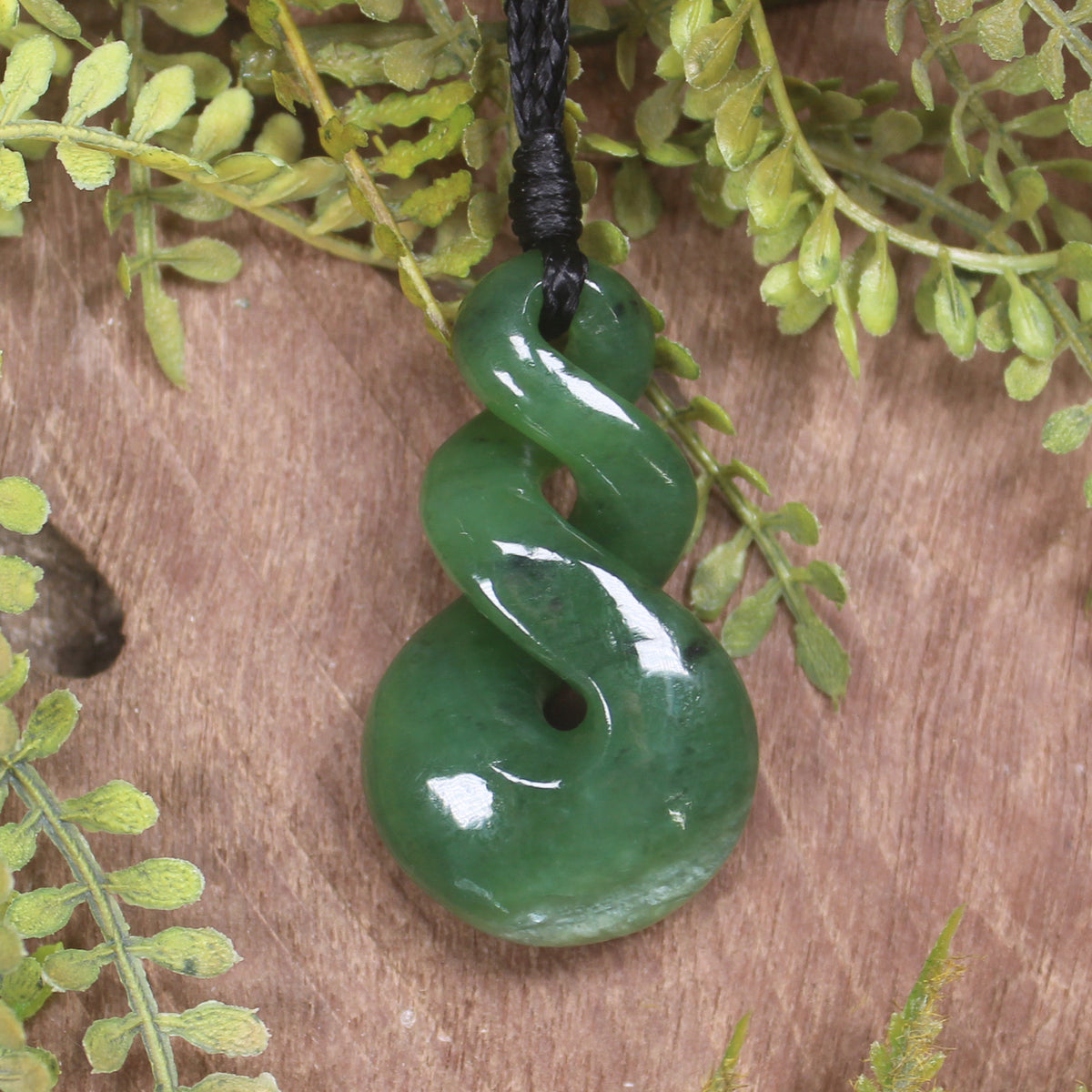 Twist or Pikorua carved from Hapopo Pounamu - NZ Greenstone
