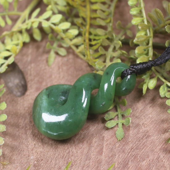 Twist or Pikorua carved from Hapopo Pounamu - NZ Greenstone