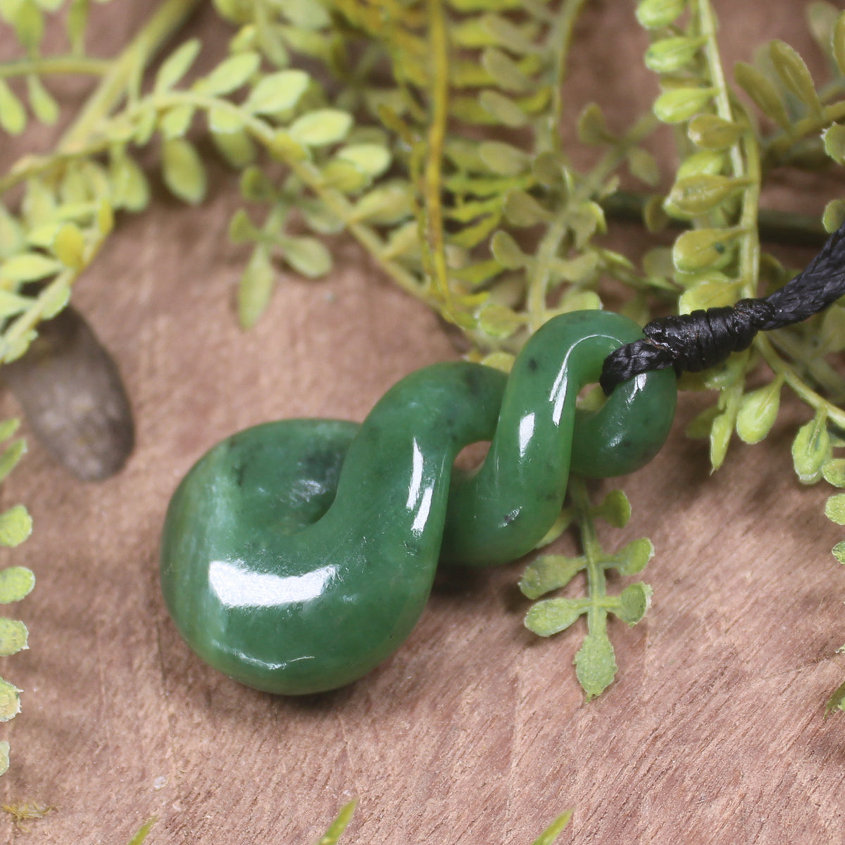 Twist or Pikorua carved from Hapopo Pounamu - NZ Greenstone