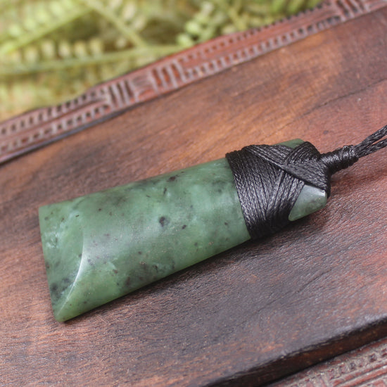 Hapopo Pounamu Toki - NZ Greenstone
