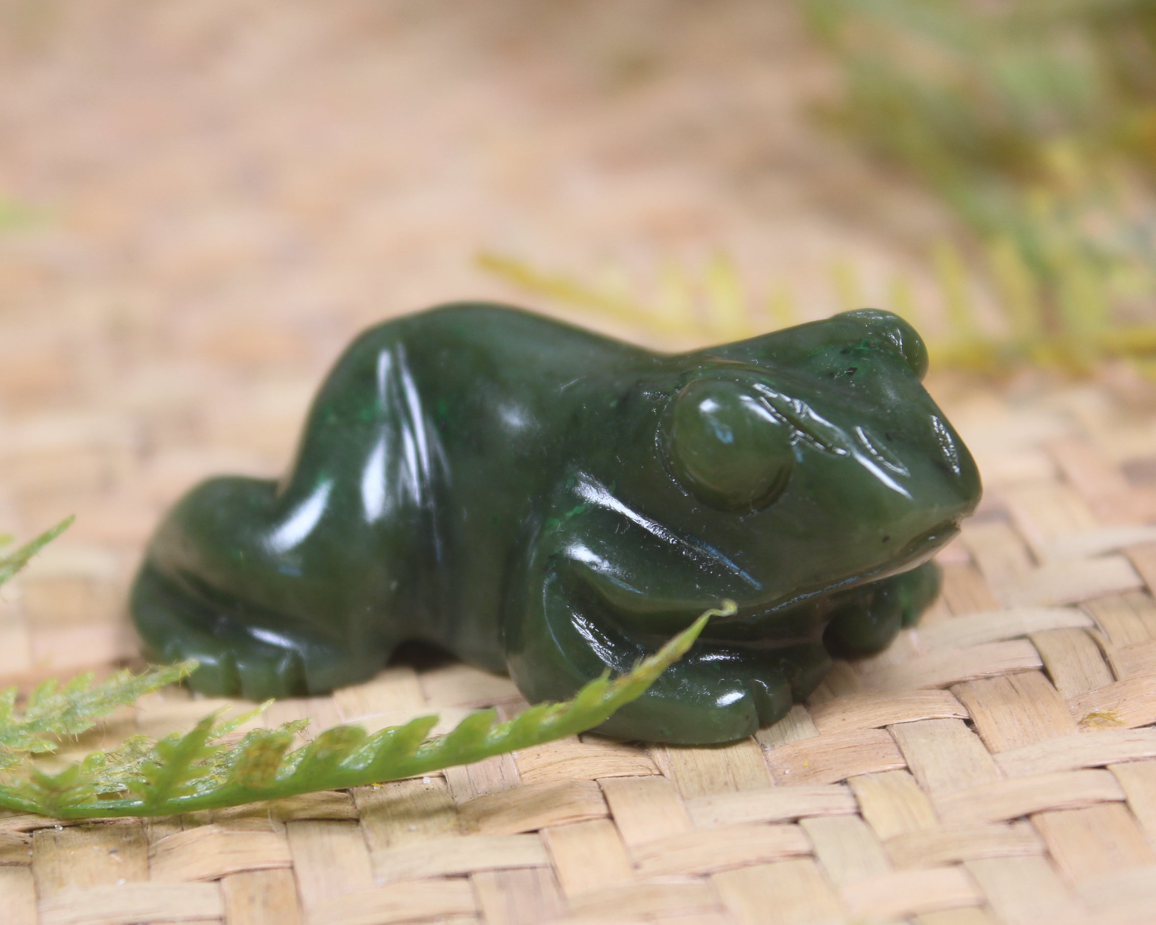 Kawakawa Pounamu Frog Sculpture