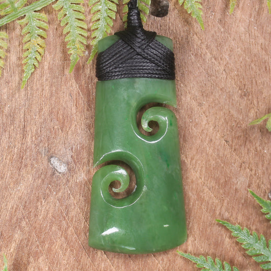Hapopo Pounamu Toki with Koru