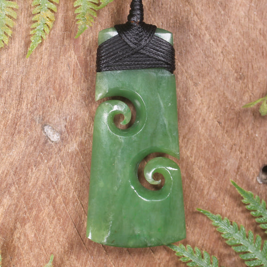 Hapopo Pounamu Toki with Koru