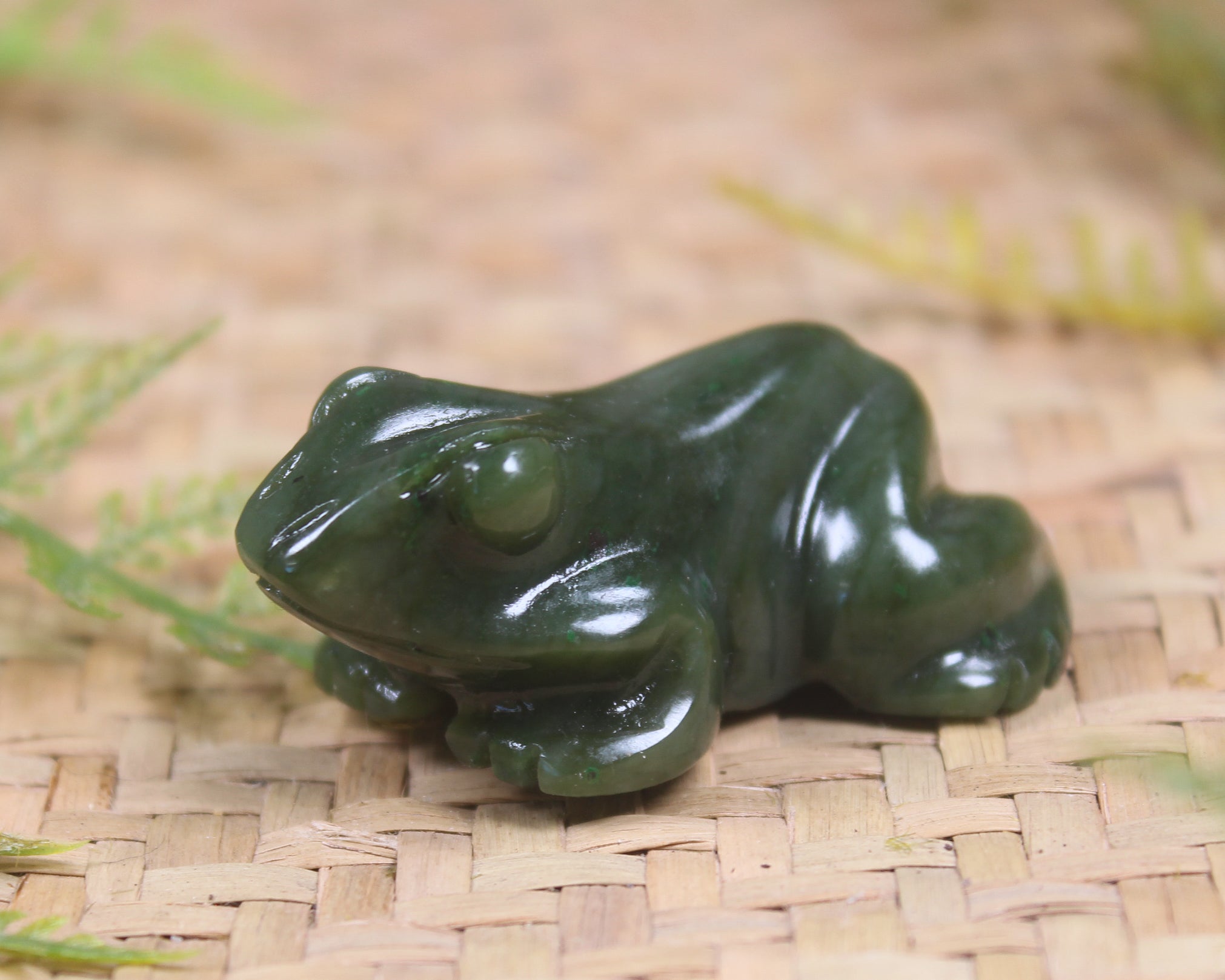 Kawakawa Pounamu Frog Sculpture