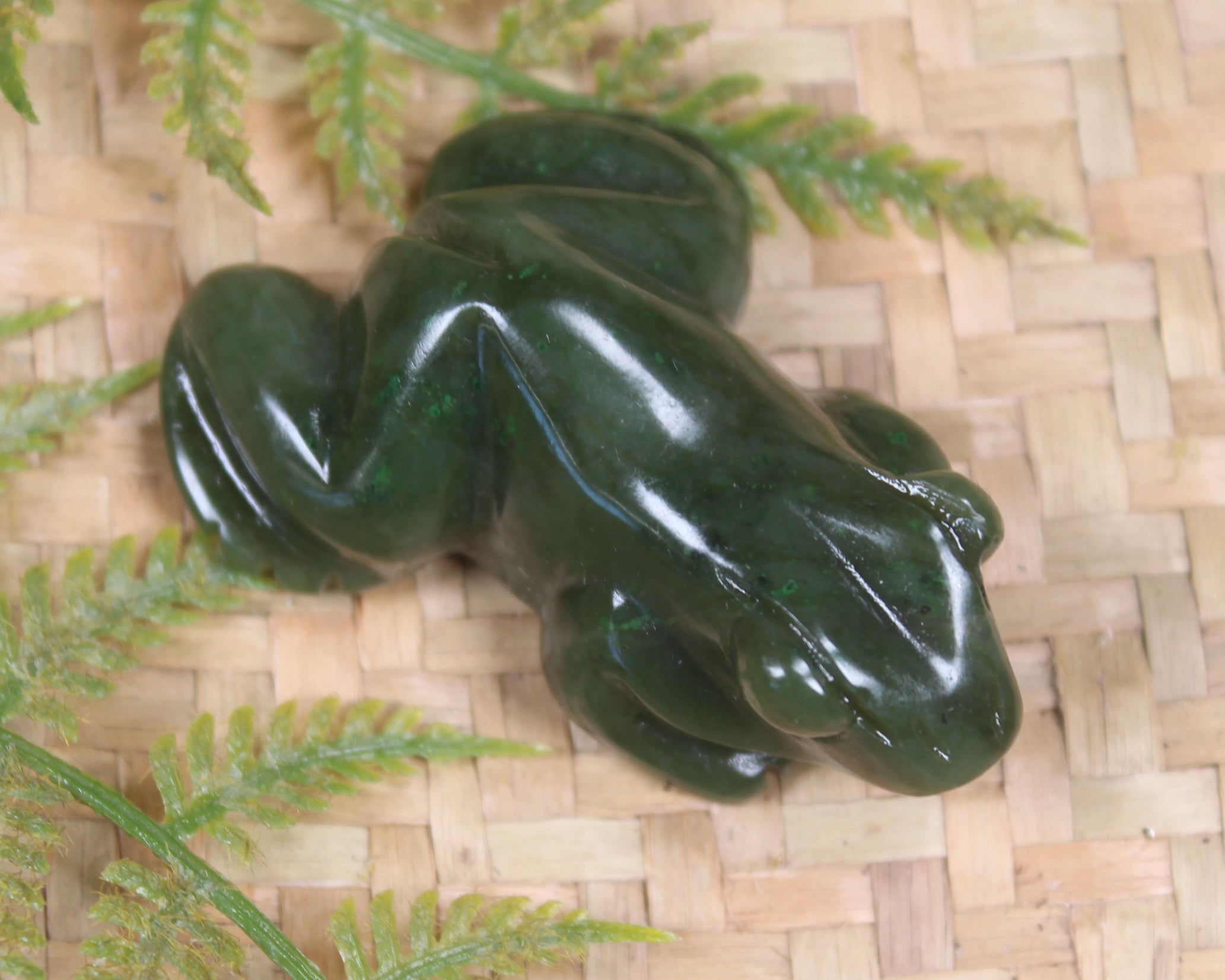 Kawakawa Pounamu Frog Sculpture