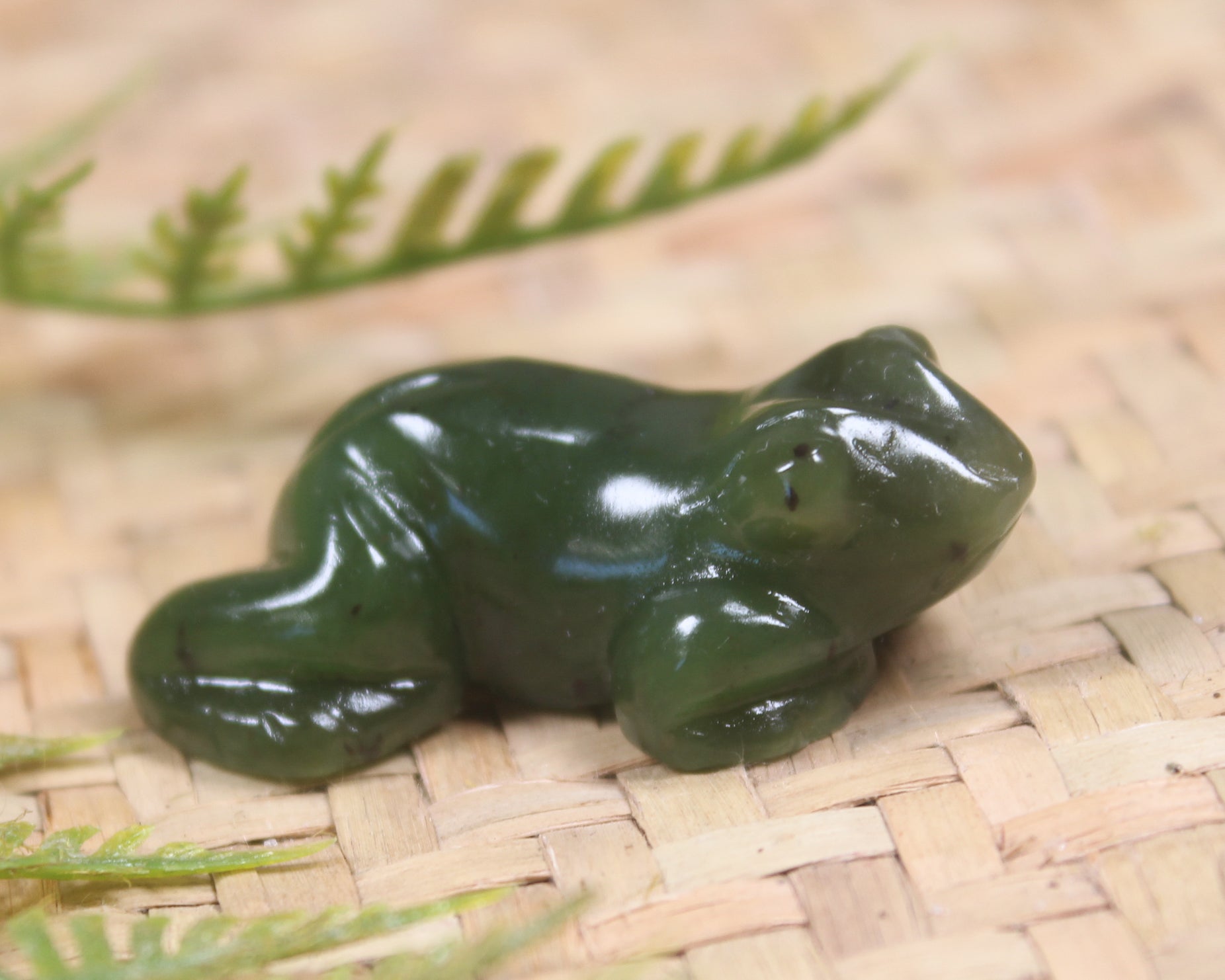 Kawakawa Pounamu Frog Sculpture